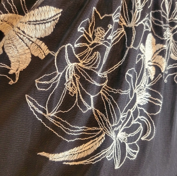 BCBGMAXAZRIA Synthetic Lily Embroidered Floral - Picture 15 of 17